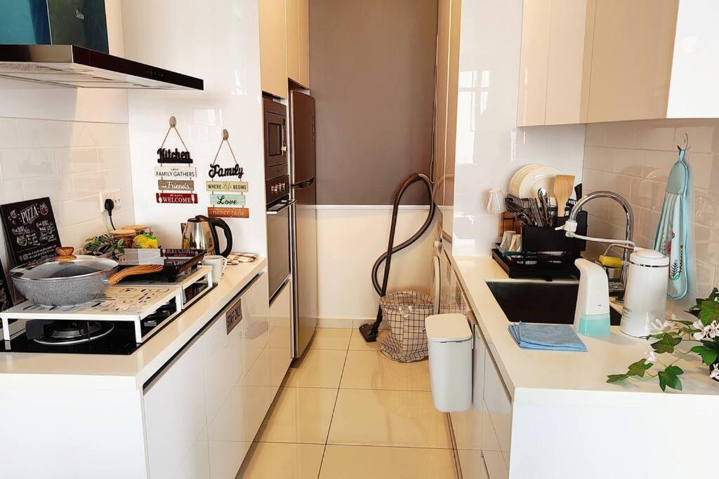 Infinity Pool 2Br Suite 7Pax @Beacon @Georgetown George Town Exterior foto