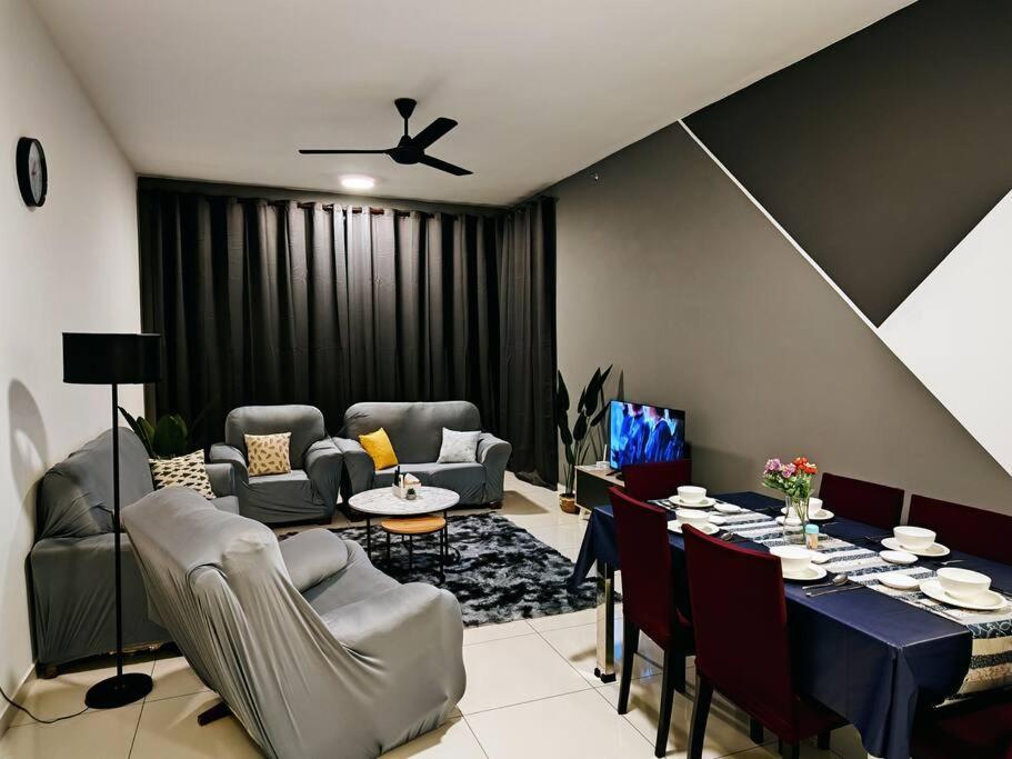 Infinity Pool 2Br Suite 7Pax @Beacon @Georgetown George Town Exterior foto