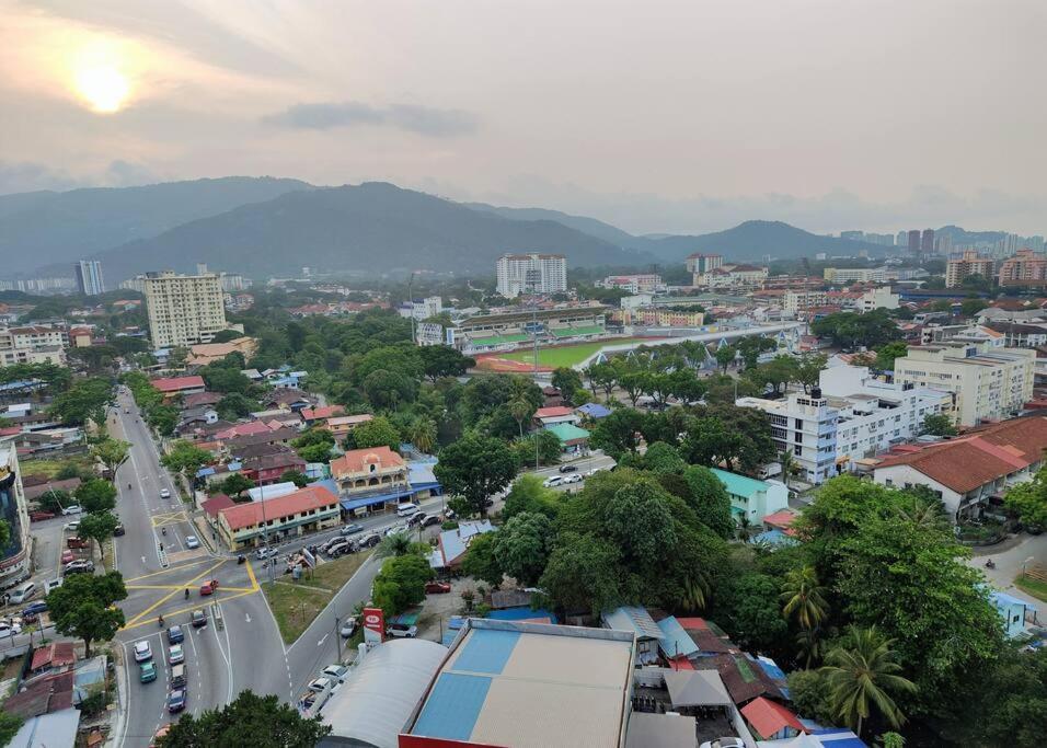 Infinity Pool 2Br Suite 7Pax @Beacon @Georgetown George Town Exterior foto