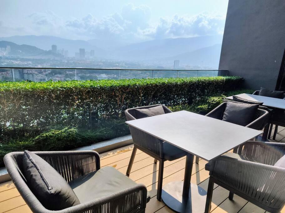 Infinity Pool 2Br Suite 7Pax @Beacon @Georgetown George Town Exterior foto
