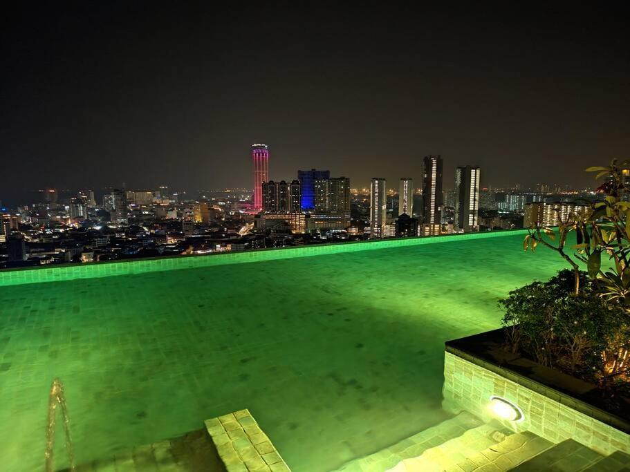 Infinity Pool 2Br Suite 7Pax @Beacon @Georgetown George Town Exterior foto