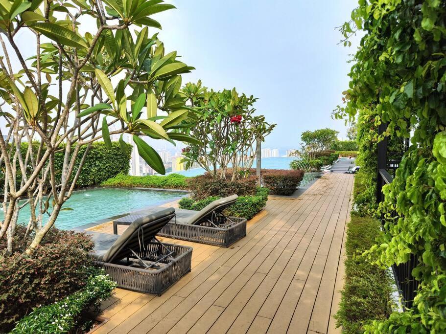 Infinity Pool 2Br Suite 7Pax @Beacon @Georgetown George Town Exterior foto